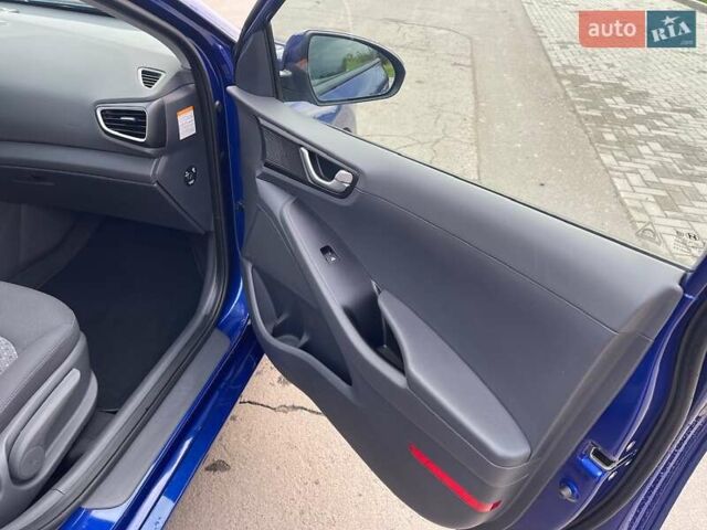 Синий Хендай Ioniq, объемом двигателя 0 л и пробегом 158 тыс. км за 12300 $, фото 24 на Automoto.ua