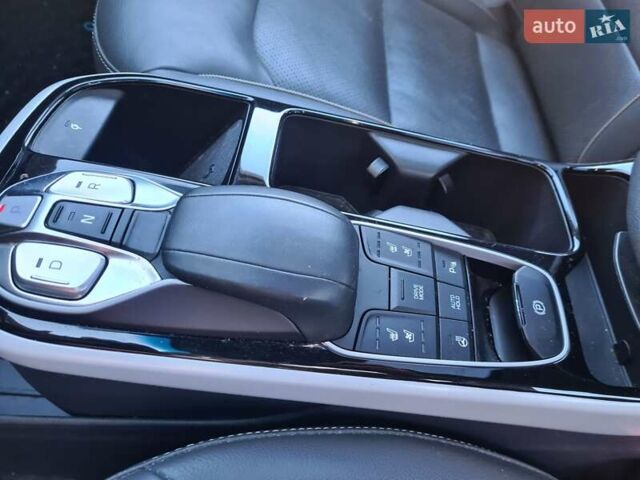 Синий Хендай Ioniq, объемом двигателя 0 л и пробегом 132 тыс. км за 13450 $, фото 8 на Automoto.ua