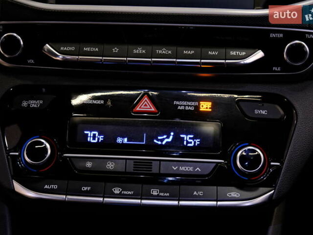 Синий Хендай Ioniq, объемом двигателя 1.58 л и пробегом 93 тыс. км за 11900 $, фото 27 на Automoto.ua