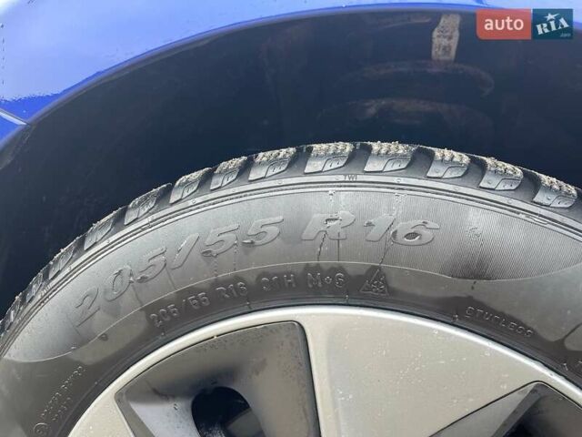 Синий Хендай Ioniq, объемом двигателя 0 л и пробегом 158 тыс. км за 12300 $, фото 18 на Automoto.ua