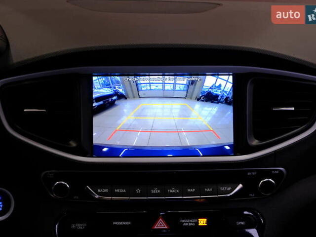 Синий Хендай Ioniq, объемом двигателя 1.58 л и пробегом 93 тыс. км за 11900 $, фото 24 на Automoto.ua