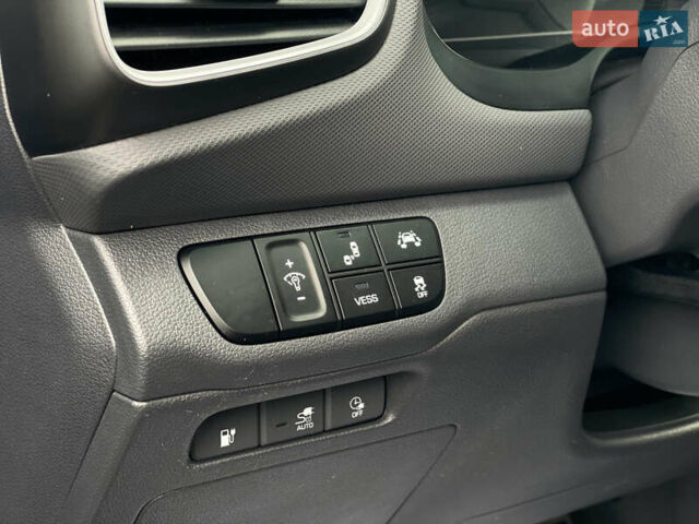 Синій Хендай Ioniq, об'ємом двигуна 0 л та пробігом 159 тис. км за 12800 $, фото 34 на Automoto.ua