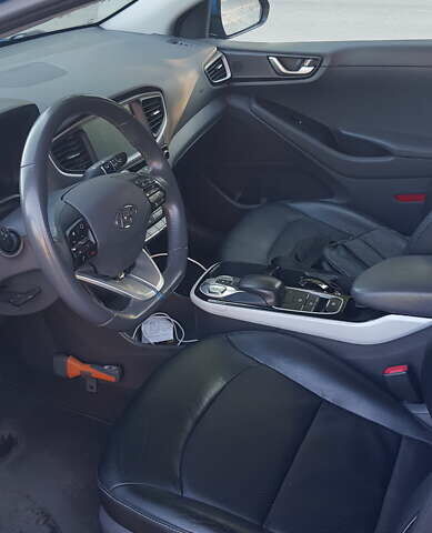 Синій Хендай Ioniq, об'ємом двигуна 0 л та пробігом 148 тис. км за 11111 $, фото 4 на Automoto.ua