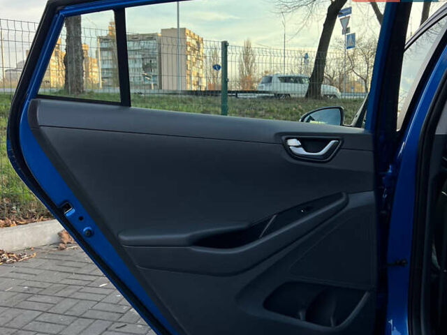 Синий Хендай Ioniq, объемом двигателя 0 л и пробегом 107 тыс. км за 12999 $, фото 7 на Automoto.ua