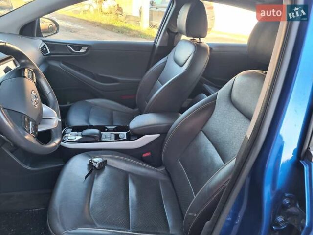 Синий Хендай Ioniq, объемом двигателя 0 л и пробегом 132 тыс. км за 13450 $, фото 2 на Automoto.ua