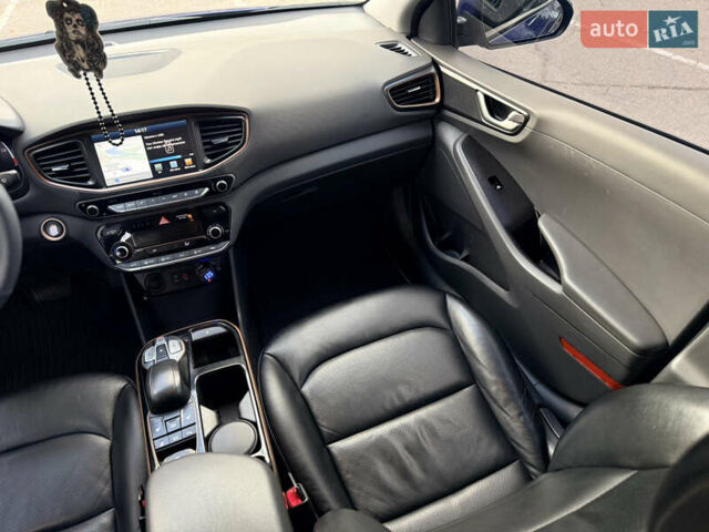 Синій Хендай Ioniq, об'ємом двигуна 0 л та пробігом 96 тис. км за 11000 $, фото 18 на Automoto.ua