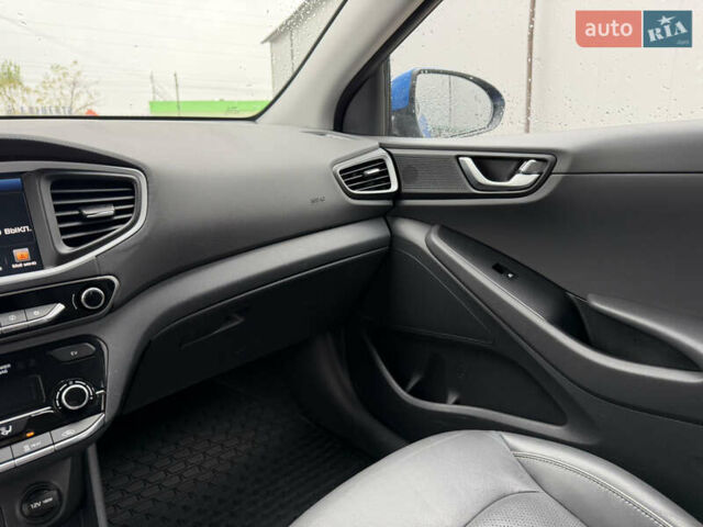 Синий Хендай Ioniq, объемом двигателя 0 л и пробегом 89 тыс. км за 12700 $, фото 12 на Automoto.ua