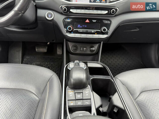 Синий Хендай Ioniq, объемом двигателя 0 л и пробегом 89 тыс. км за 12700 $, фото 14 на Automoto.ua