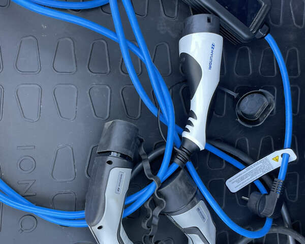 Синій Хендай Ioniq, об'ємом двигуна 0 л та пробігом 46 тис. км за 13900 $, фото 15 на Automoto.ua