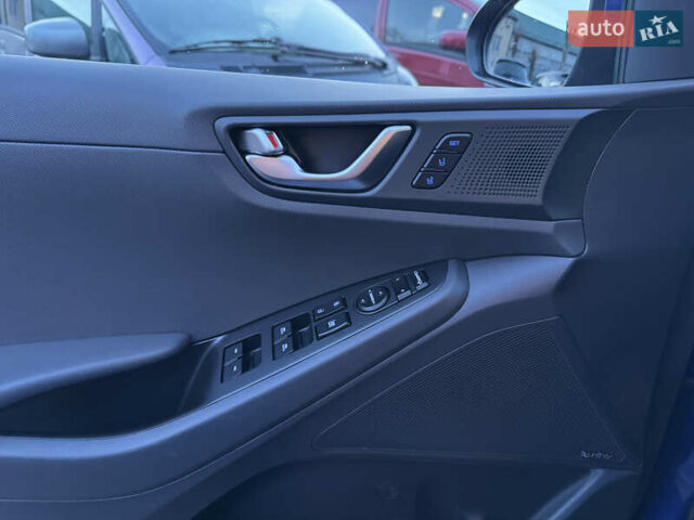 Синий Хендай Ioniq, объемом двигателя 0 л и пробегом 45 тыс. км за 13300 $, фото 19 на Automoto.ua