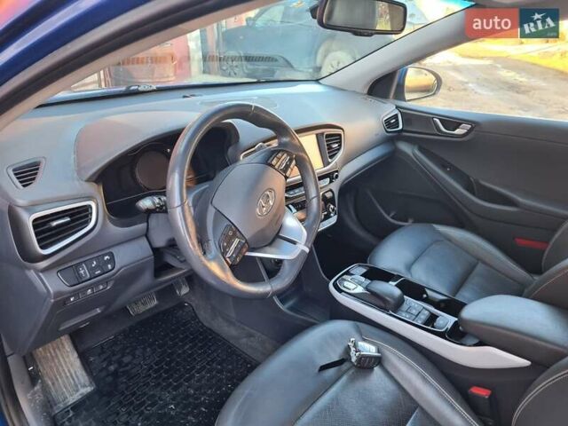Синий Хендай Ioniq, объемом двигателя 0 л и пробегом 132 тыс. км за 13450 $, фото 4 на Automoto.ua