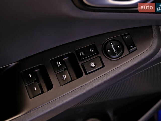 Синий Хендай Ioniq, объемом двигателя 1.58 л и пробегом 93 тыс. км за 11900 $, фото 17 на Automoto.ua