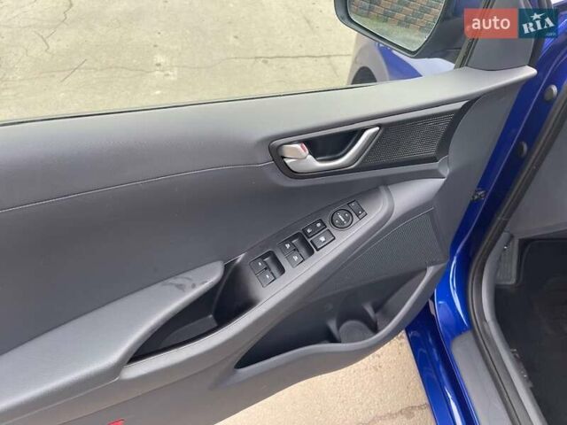 Синий Хендай Ioniq, объемом двигателя 0 л и пробегом 158 тыс. км за 12300 $, фото 20 на Automoto.ua