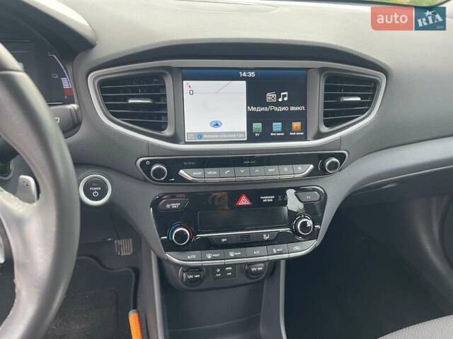 Синий Хендай Ioniq, объемом двигателя 0 л и пробегом 158 тыс. км за 12300 $, фото 33 на Automoto.ua