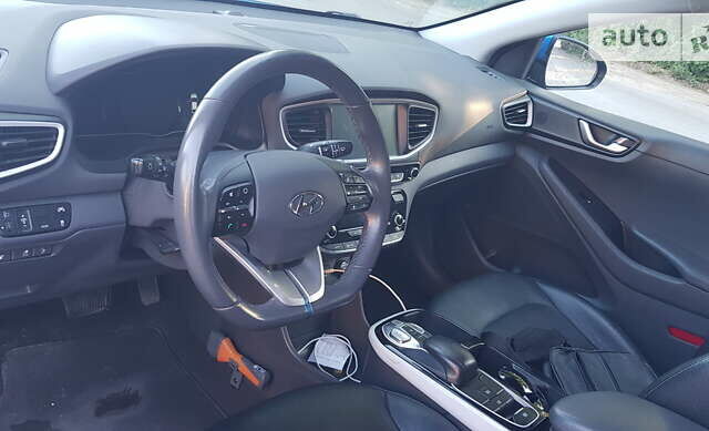 Синій Хендай Ioniq, об'ємом двигуна 0 л та пробігом 148 тис. км за 11111 $, фото 5 на Automoto.ua