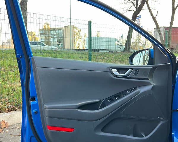 Синий Хендай Ioniq, объемом двигателя 0 л и пробегом 107 тыс. км за 12999 $, фото 9 на Automoto.ua