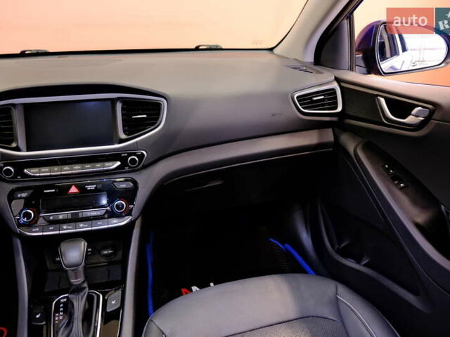 Синий Хендай Ioniq, объемом двигателя 1.58 л и пробегом 93 тыс. км за 11900 $, фото 47 на Automoto.ua