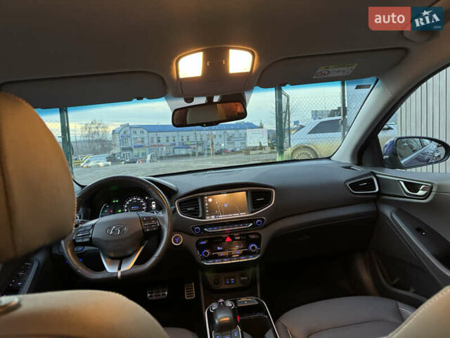 Синий Хендай Ioniq, объемом двигателя 0 л и пробегом 45 тыс. км за 13300 $, фото 26 на Automoto.ua