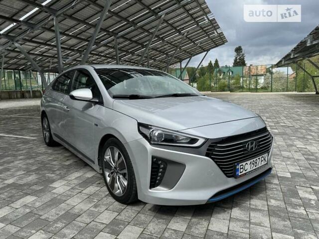 Синий Хендай Ioniq, объемом двигателя 1.58 л и пробегом 28 тыс. км за 17500 $, фото 1 на Automoto.ua