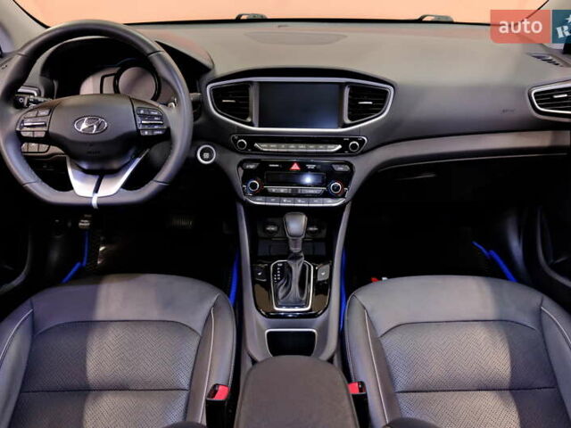 Синий Хендай Ioniq, объемом двигателя 1.58 л и пробегом 93 тыс. км за 11900 $, фото 45 на Automoto.ua