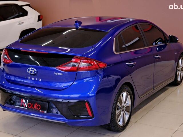 Синий Хендай Ioniq, объемом двигателя 1.6 л и пробегом 93 тыс. км за 11900 $, фото 4 на Automoto.ua