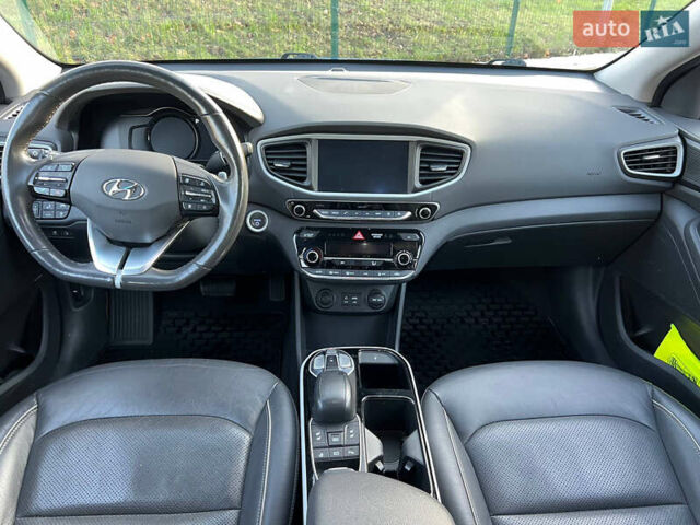 Синий Хендай Ioniq, объемом двигателя 0 л и пробегом 107 тыс. км за 12999 $, фото 15 на Automoto.ua