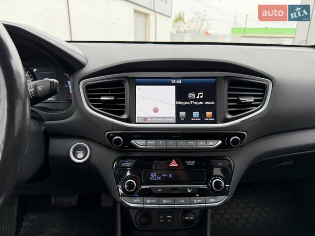 Синий Хендай Ioniq, объемом двигателя 0 л и пробегом 89 тыс. км за 12700 $, фото 16 на Automoto.ua