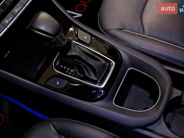 Синий Хендай Ioniq, объемом двигателя 1.58 л и пробегом 93 тыс. км за 11900 $, фото 22 на Automoto.ua