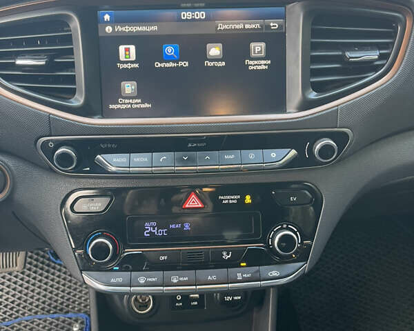 Синий Хендай Ioniq, объемом двигателя 0 л и пробегом 102 тыс. км за 14700 $, фото 12 на Automoto.ua