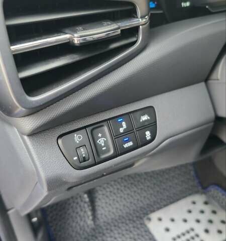 Синий Хендай Ioniq, объемом двигателя 0 л и пробегом 66 тыс. км за 17800 $, фото 44 на Automoto.ua