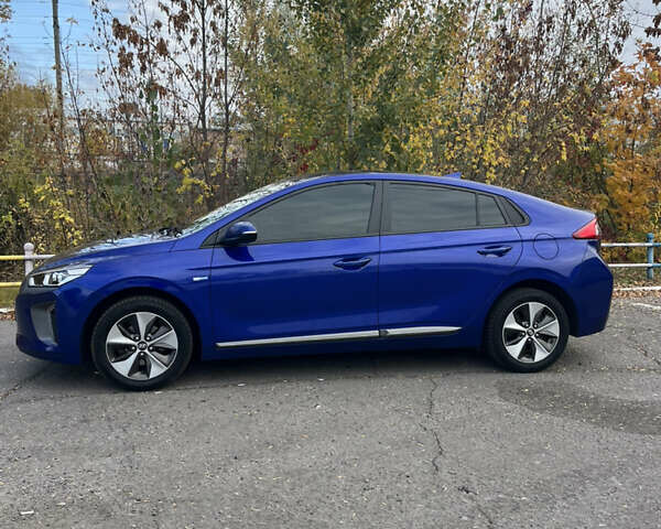 Синий Хендай Ioniq, объемом двигателя 0 л и пробегом 102 тыс. км за 14700 $, фото 3 на Automoto.ua