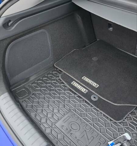 Синий Хендай Ioniq, объемом двигателя 0 л и пробегом 66 тыс. км за 17800 $, фото 29 на Automoto.ua