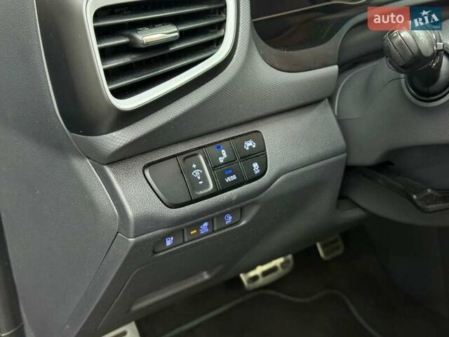 Синий Хендай Ioniq, объемом двигателя 0 л и пробегом 94 тыс. км за 13077 $, фото 14 на Automoto.ua