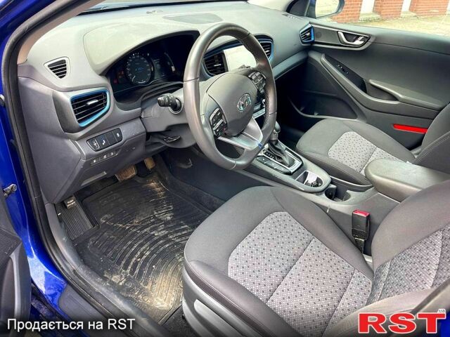 Синий Хендай Ioniq, объемом двигателя 1.6 л и пробегом 83 тыс. км за 13000 $, фото 6 на Automoto.ua