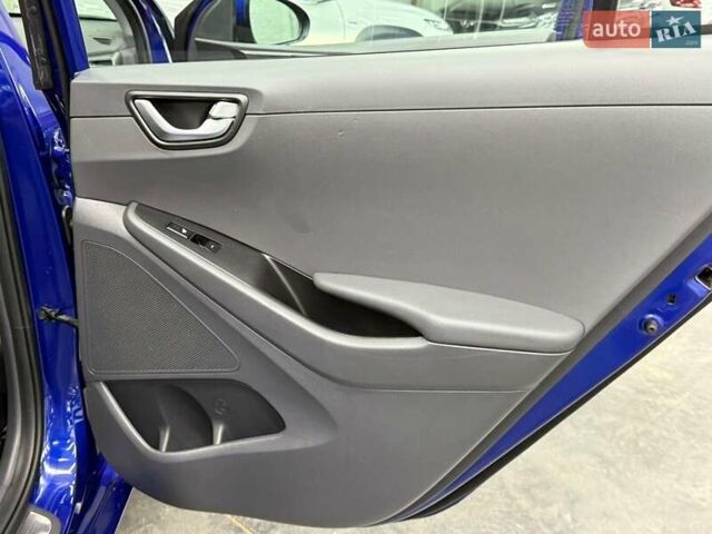 Синий Хендай Ioniq, объемом двигателя 0 л и пробегом 94 тыс. км за 13077 $, фото 26 на Automoto.ua