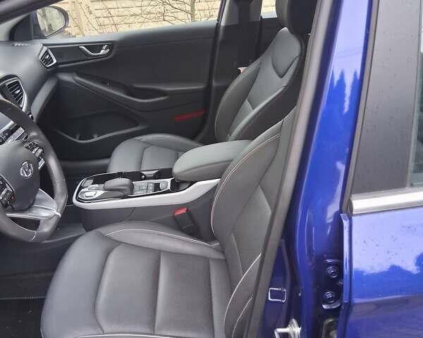 Синий Хендай Ioniq, объемом двигателя 0 л и пробегом 21 тыс. км за 13460 $, фото 10 на Automoto.ua