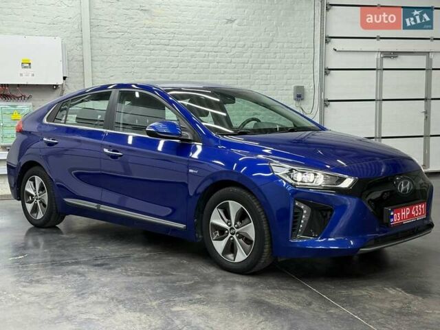 Синий Хендай Ioniq, объемом двигателя 0 л и пробегом 94 тыс. км за 13077 $, фото 4 на Automoto.ua