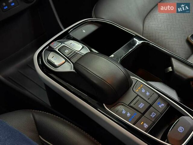 Синий Хендай Ioniq, объемом двигателя 0 л и пробегом 94 тыс. км за 13077 $, фото 19 на Automoto.ua