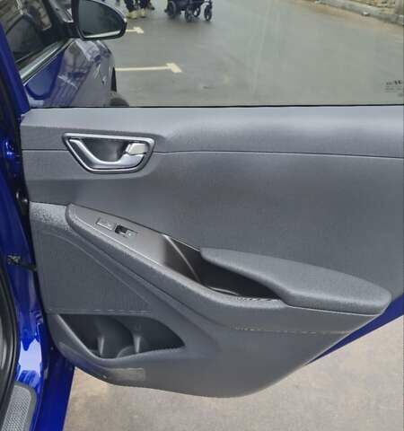 Синий Хендай Ioniq, объемом двигателя 0 л и пробегом 66 тыс. км за 17800 $, фото 43 на Automoto.ua