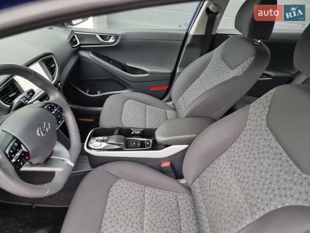 Синий Хендай Ioniq, объемом двигателя 0 л и пробегом 138 тыс. км за 12600 $, фото 21 на Automoto.ua