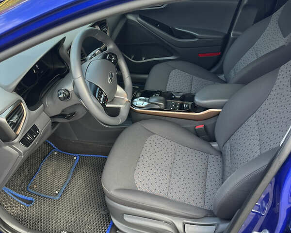 Синий Хендай Ioniq, объемом двигателя 0 л и пробегом 102 тыс. км за 14700 $, фото 9 на Automoto.ua