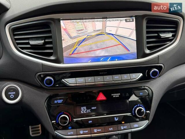 Синий Хендай Ioniq, объемом двигателя 0 л и пробегом 94 тыс. км за 13077 $, фото 18 на Automoto.ua