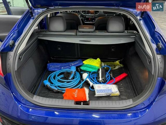 Синий Хендай Ioniq, объемом двигателя 0 л и пробегом 94 тыс. км за 13077 $, фото 30 на Automoto.ua