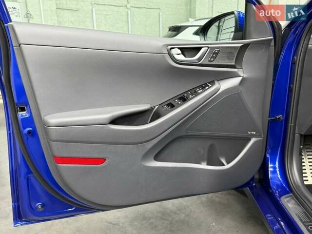 Синий Хендай Ioniq, объемом двигателя 0 л и пробегом 94 тыс. км за 13077 $, фото 12 на Automoto.ua