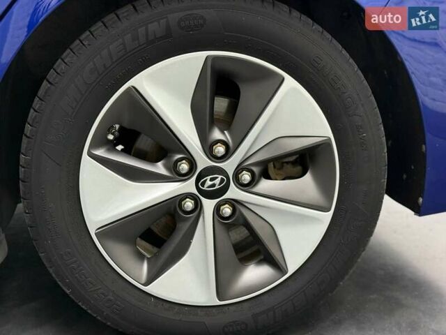 Синий Хендай Ioniq, объемом двигателя 0 л и пробегом 94 тыс. км за 13077 $, фото 11 на Automoto.ua