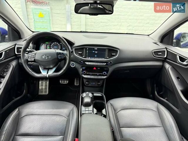 Синий Хендай Ioniq, объемом двигателя 0 л и пробегом 94 тыс. км за 13077 $, фото 16 на Automoto.ua
