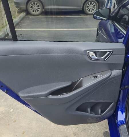 Синий Хендай Ioniq, объемом двигателя 0 л и пробегом 66 тыс. км за 17800 $, фото 41 на Automoto.ua