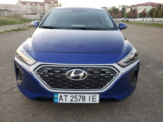 Синій Хендай Ioniq, об'ємом двигуна 1.6 л та пробігом 73 тис. км за 17800 $, фото 2 на Automoto.ua