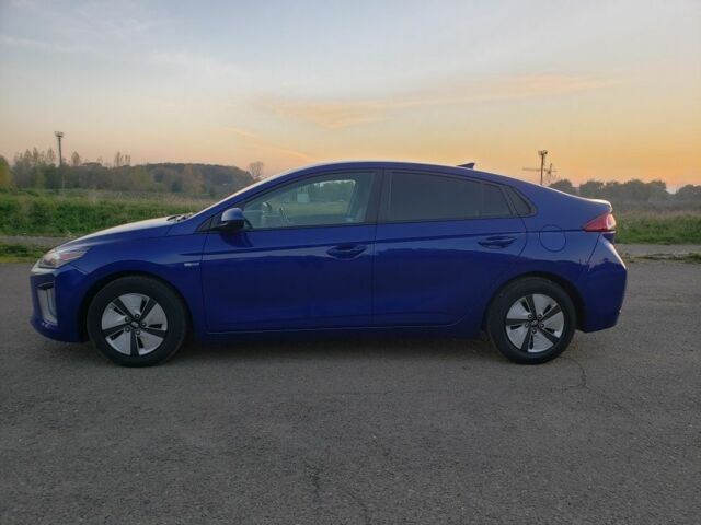 Синій Хендай Ioniq, об'ємом двигуна 1.6 л та пробігом 73 тис. км за 17800 $, фото 8 на Automoto.ua