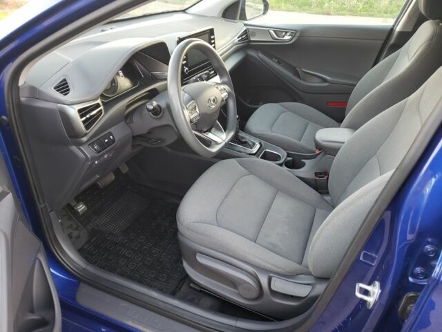 Синій Хендай Ioniq, об'ємом двигуна 1.6 л та пробігом 73 тис. км за 17800 $, фото 9 на Automoto.ua